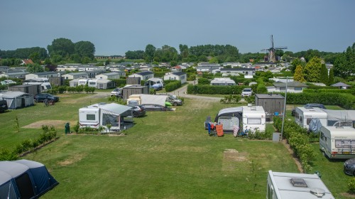 kampeerplaatsen vanuit de vuurtoren.jpg